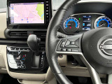 ハンドル周りには車両状態の確認やナビ操作が可能なステアリングスイッチを完備♪