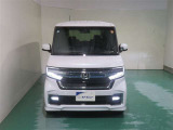 明度の高いLEDヘッドライトで、夜間の運転も安心です。