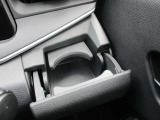 運転席で使用できる収納式ドリンクホルダーです。
