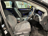 やや硬めの、ゆったりと座れるシートで、ロングドライブも快適です!!