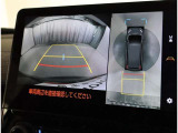 パノラミックビューモニター付きです。車両を上から見たような映像をディスプレイオーディオ画面に表示。運転席からの目視だけでは見にくい、車両周辺の状況をリアルタイムでしっかり確認できます。