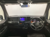 【前方視界】開放的な前方視界!運転がしやすく疲れにくいです♪窓が大きく、見通しがとっても良いおクルマですよ♪