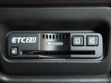 有料道路のレーン通過に便利なETC2.0車載器を装着しています。ご利用にはセットアップが必要となります。