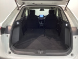 リア席を倒せば広々とした空間の出来上がり!床が低くフラットになり、天井までの高さがありますので積載が便利です。