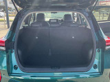 後部座席に座れる状態でも荷室はこれだけの広さがあるのでお出かけやお買い物にも重宝します。ついつい買い物しすぎても安心ですね♪