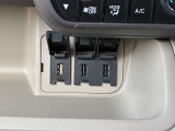ナビ用と充電用のUSBソケットを装備