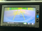 【バックカメラ】駐車時に後方がリアルタイム映像で確認できます。大型商業施設や立体駐車場での駐車時や、夜間のバック時に大活躍!運転スキルに関わらず、今や必須となった装備のひとつです!