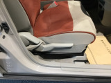 シートはフィット性も良く、楽な運転姿勢を保てます。