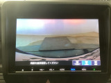 【バックカメラ】運転が苦手な方も車庫入れラクラクです!ギアをリバースに入れれば自動的に切り換わりますので、面倒な操作は不要です♪狭い駐車場もお車を傷つけず安心ですね!