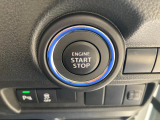 キーレスプッシュスタートシステムはカギを出さずにエンジン始動が可能です。 *ブレーキを踏んでボタンを押すと、エンジンがかかります。