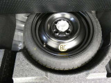 【応急用タイヤ】応急用タイヤが付属します。こちらもしっかりと点検してお渡しいたします。