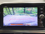 【バックカメラ】駐車時に後方がリアルタイム映像で確認できます。大型商業施設や立体駐車場での駐車時や、夜間のバック時に大活躍!運転スキルに関わらず、今や必須となった装備のひとつです!
