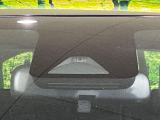 【トヨタセーフティセンス】走行中に前方の車両等を認識し、衝突しそうな時は警報とブレーキで衝突回避と被害軽減をアシスト。より安全にドライブをお楽しみいただけます。