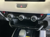 運転席/助手席シートヒーターで寒い日もすぐに温かくなり快適に過ごせます。3段階の温度調整が可能です