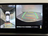 パノラミックビューモニター付きです。車両を上から見たような映像をディスプレイオーディオ画面に表示。運転席からの目視だけでは見にくい、車両周辺の状況をリアルタイムでしっかり確認できます。