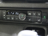フルオートエアコン装備。
