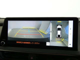 【全周囲モニター】車を上空から見下ろしたような映像をカーナビ画面に映し出し、車庫入れや縦列駐車をサポートしてくれます。