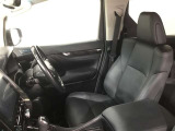 高いホールド性で運転姿勢が安定します。長距離ドライブでも疲れにくいのが魅力です。快適なドライビングライフをお送りください♪