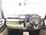 【前方視界】開放的な前方視界!運転がしやすく疲れにくいです♪窓が大きく、見通しがとっても良いおクルマですよ♪