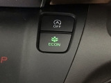★ECONスイッチ★ エコドライブを加速しよう!スイッチをONにすると、運転の仕方によるロスを抑え込み燃費をよくするようクルマが頑張ります(*^ー^*)燃費向上にチャレンジ♪