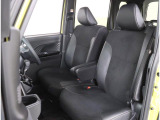 ゆったり座れて、長時間の運転も疲れにくいフロントシート!