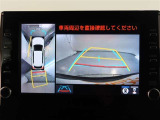 パノラミックビューモニター付きです。車両を上から見たような映像をモニター画面に表示。運転席からの目視では見にくい、車両周辺の状況をリアルタイムでしっかり確認できます。