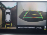 パノラミックビューモニター付きです。車両を上から見た様な映像を画面に表示。運転席からの目視だけでは見にくい、車両周辺の状況をリアルタイムでしっかり確認出来ます。