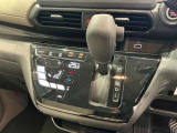 オートエアコン付きなので、温度を設定するだけで車内を快適にしてくれます!
