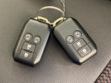 スマートキー2本付き 後席スライドドアはスマートキーの遠隔操作でドアの開閉が可能です。
