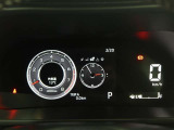 とっても見やすいメーターです。夜間時はラグジュアリーな気分にさせてくれる照明が魅力ですので、夜のドライブも楽しみになりますよ♪
