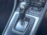 ●PDK:7速ダブルクラッチオートマティックトランスミッション、マニュアルモードとオートマティックモードをステアリングホイールのパドルシフトにて変速が可能です。