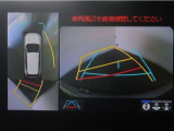 パノラミックビューモニター付きです。車両を上から見た様な映像をディスプレイオーディオ画面に表示。運転席からの目視だけでは見にくい、車両周辺の状況をリアルタイムでしっかり確認出来ます。