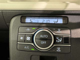 オートエアコンで快適な室内です。