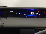 メータは先進的なデジタルメーターを採用!ゆっくりと数字が動くのでとても見やすく表示されます!続可能距離等の情報やHonda SENSINGの注意・警告も表示します!
