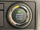 エンジン始動はプッシュスタートで楽々♪電子カードキーを携帯していれば、ブレーキを踏みながらボタンを押すだけで、エンジンの始動がスマートに行えます♪