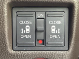 【両側パワースライドドア】スマートキーや運転席のスイッチで後席両側スライドドアの開閉が可能♪電動だから力を入れてドアを開ける必要が無く、小さなお子様でも簡単に開け閉めでき快適です♪