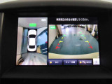 アラウンドビューモニターは4方のカメラで真上から車を見たようにモニターで確認ができます。周辺の安全確認、小さなお子様や障害物も目視で確認できるので駐車のしやすさだけでなく、事故防止にも役立ちます。