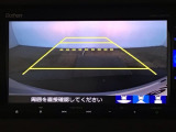【バックカメラ】運転が苦手な方も車庫入れラクラクです!ギアをリバースに入れれば自動的に切り換わりますので、面倒な操作は不要です♪狭い駐車場もお車を傷つけず安心ですね!