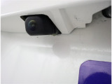 バックカメラが付いているので後方確認が非常にしやすいです。今や運転初心者も熟練者も必須装備!ついていて損はないですね♪