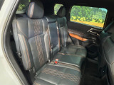 後部座席も気になるようなキズ・汚れやへたり等、大きなダメージはなく、良好な状態です。