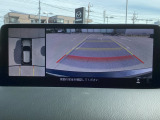 狭い場所での駐車やすれ違いなどでより的確な運転操作に役立つ360&deg;ビューモニターが装備されています。