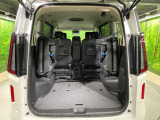 普段のお買い物や通勤、送迎等に十分な荷室スペースを確保しております。セカンドシートを倒すと、大きな荷物の積載も可能です♪