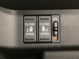 リアドアは乗り降りに便利な両側電動スライドドアです。また運転席に座っていながらスイッチ操作で自在にスライドドアを開け閉めできます。
