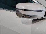 【BMWミラー】視認性の高いスタイリッシュなミラー。自動防眩機能も付いており夜間のドライビングをサポートします。