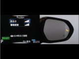 隣車線を走る車両をレーダーで検知し、ドアミラーでは確認しにくい後側方エリアに存在する車両に加え、急接近してくる車両も検知します。車両を検知するとドアミラーに搭載されたLEDインジケーターが点灯します。