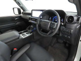 シンプルで使いやすいデザインの運転席です。