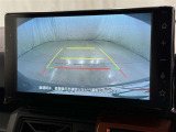 バックモニター付なので後退時に後方が見えるので安心。 車は構造上、死角がたくさんなので万が一を考えると必須ですね。 あくまで補助の為の装備、バックは目視で確認する事が重要ですよ。