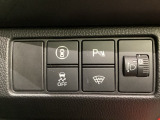 ハンドルの右側にはヘッドライトレベライザーとHondaセンシング用のメインスイッチがついています。ヘッドライトレベライザーは道路状況や積荷の加重に応じてライトの高さを調節できます。