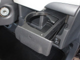 運転席と助手席にはドリンクホルダーがあります。取りやすい位置にありますからドライブも楽しくなりますね!