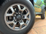 【純正15インチアルミホイール】外観にマッチした純正アルミホイールを装着しております。各種社外アルミホイールや、スタッドレスタイヤも取扱いしております。是非ご相談ください♪